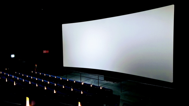 映画館のスクリーンと座席