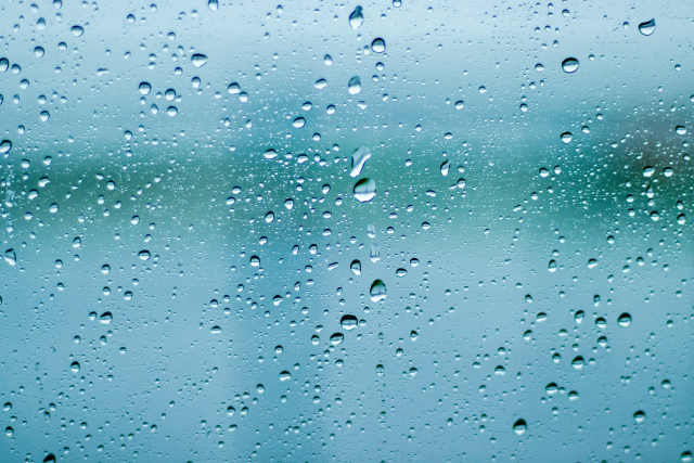 雨にぬれた窓