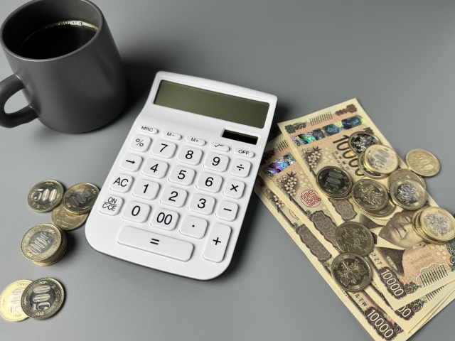 電卓と現金