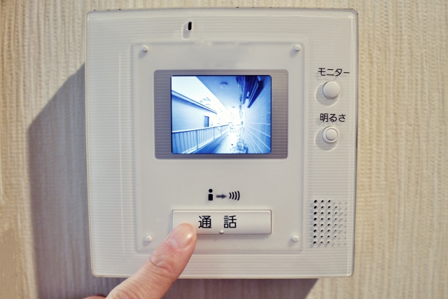 玄関のインターホンのモニター