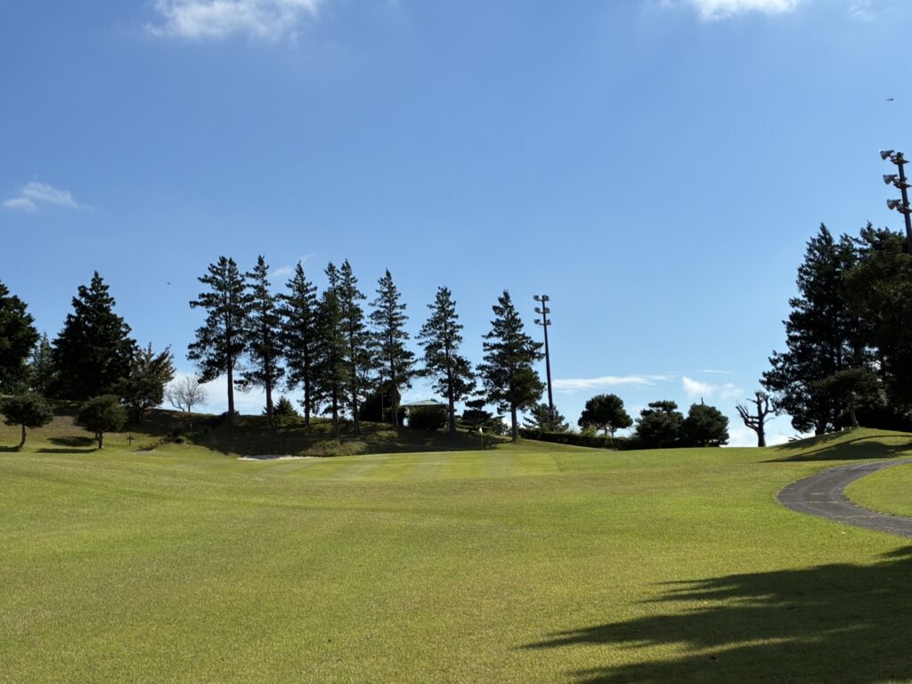 ラフォーレ修善寺のコースと青空